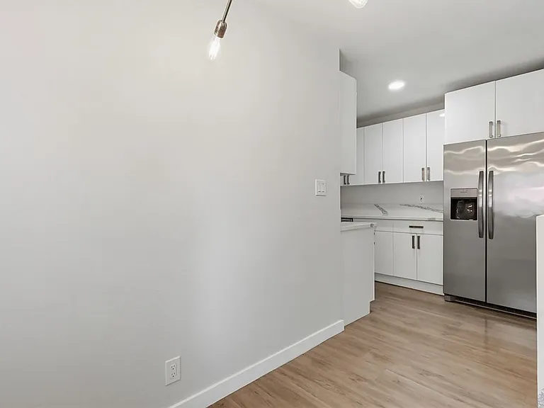 Kester Apartments — Photo 18