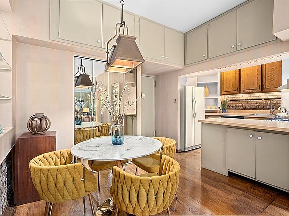 5th image of 243 E 77th St APT 2B