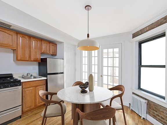 2nd image of 15 Essex St APT 21