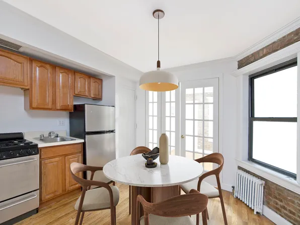 13 Essex Street 18 image 2 of 23