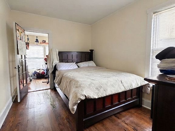 4th image of 4917 W Addison St
