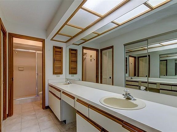 Master Bath W/Duel Sinks