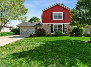 325 Crestwood Ct, Algonquin, IL 60102