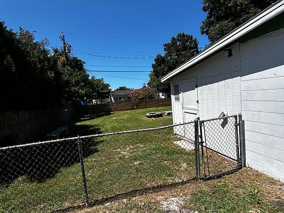 2nd image of 2204 Shelby Dr