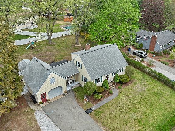 5th image of 18 Buckman Dr