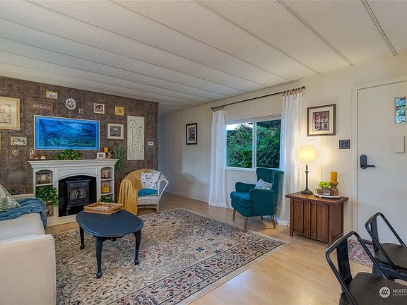 5th image of 1424 SE Chickadee Lane
