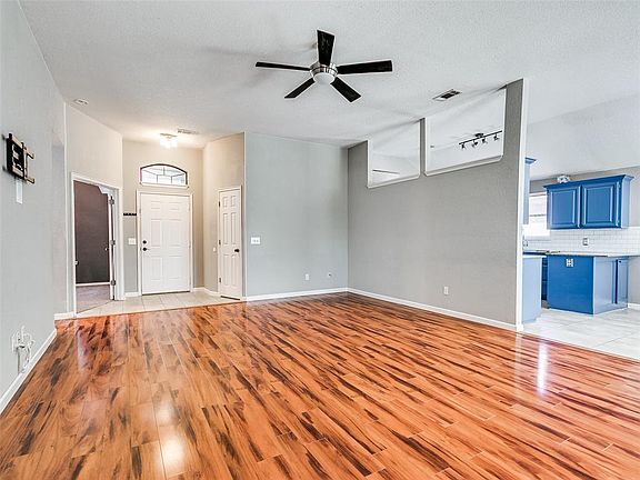 4th image of 908 SE 38th St