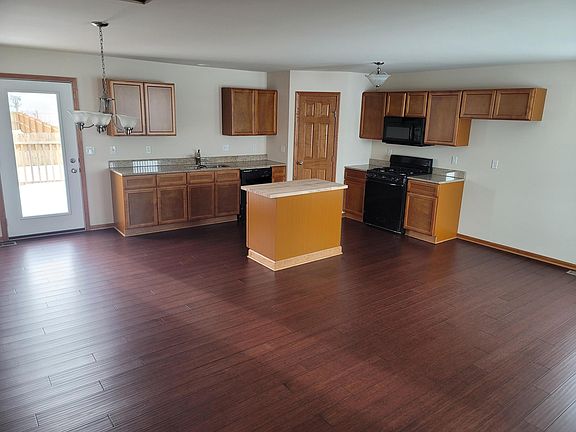 3rd image of 2935 Meadowlark Ln