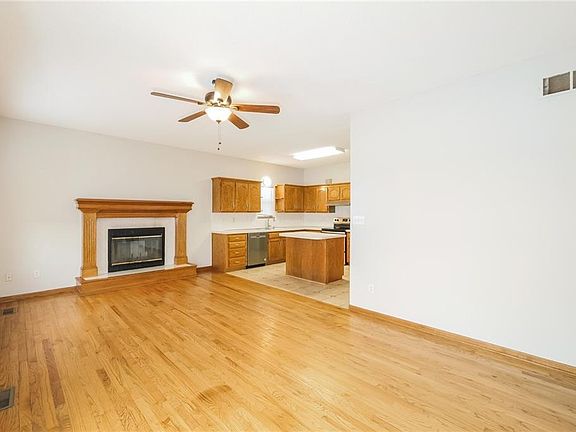3rd image of 5400 NE Holiday Dr
