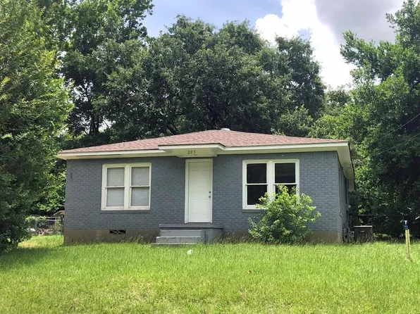 205 5th St, Palestine, TX 75803