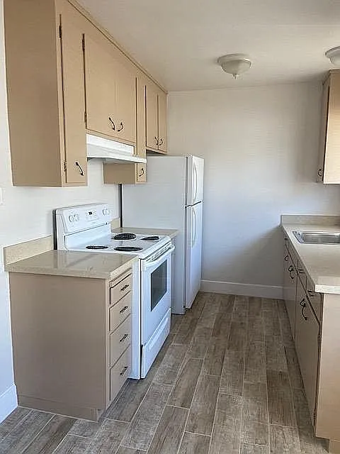 704 Fulton St photo 1