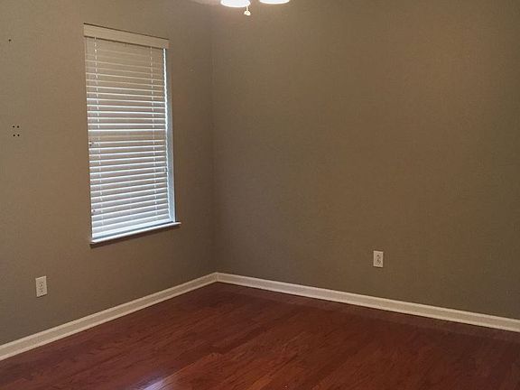 5th image of 107 Willow Bend Dr