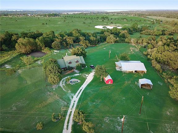 2nd image of 520 SE County Road 3105