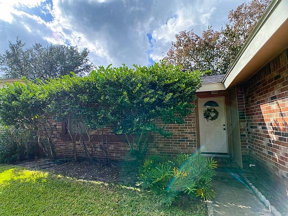 2nd image of 9918 Old Towne Ln