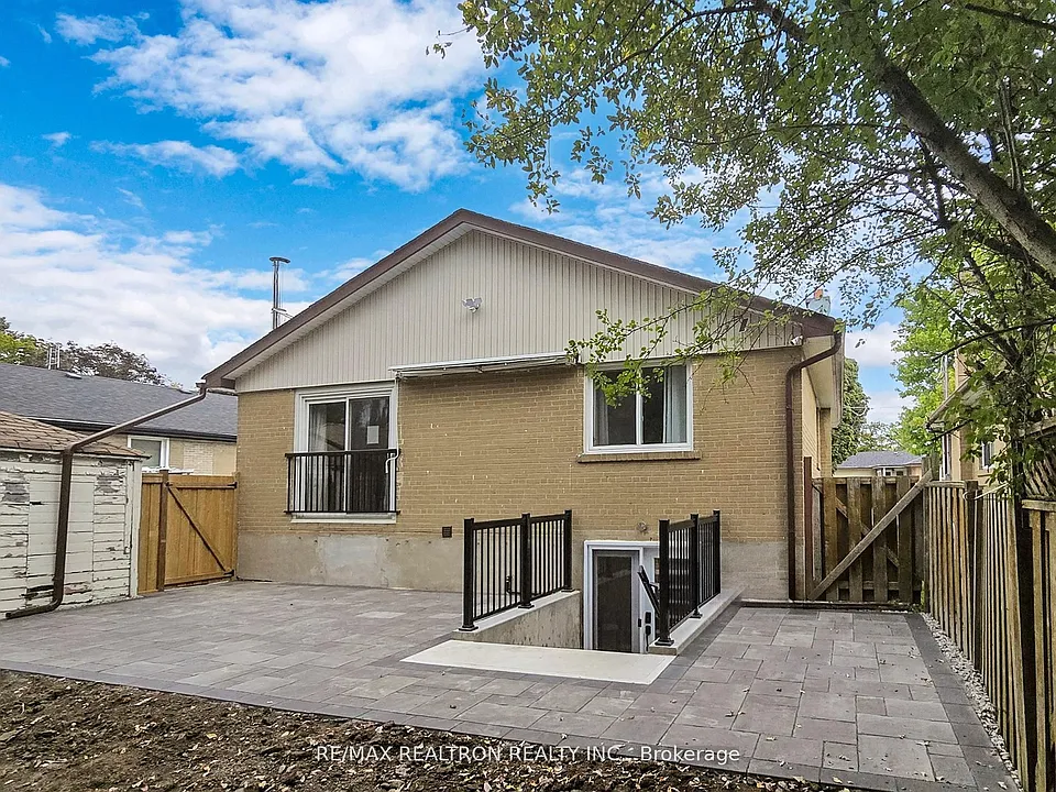 418 Marybay Cres #LOWER