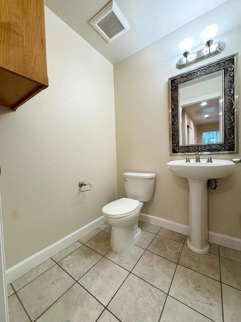 WY1437 — Photo 2