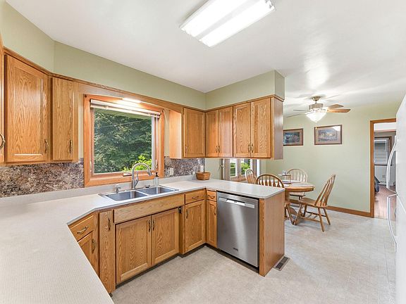 4th image of 520 2nd St E