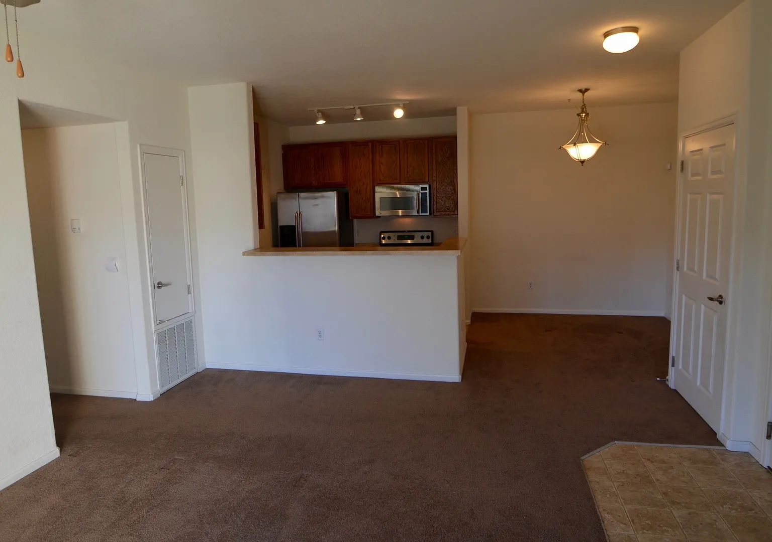 Spacious Pet Friendly 2bd/2ba Condo with Garage! — Photo 4