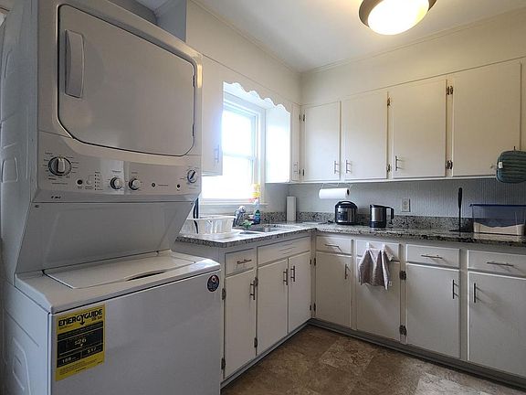 5th image of 958 College Ave