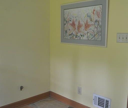 3rd image of 4570 Harriet Ln