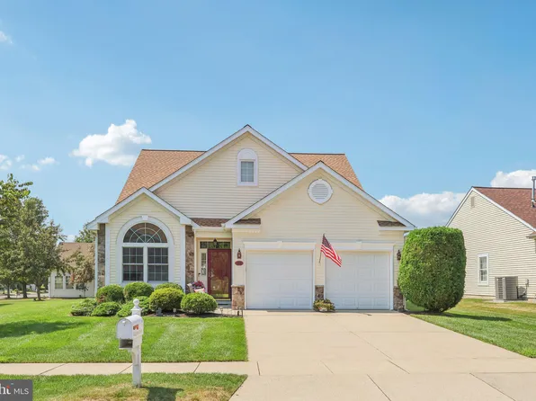12 Ridgway Dr, Bordentown, NJ 08505
