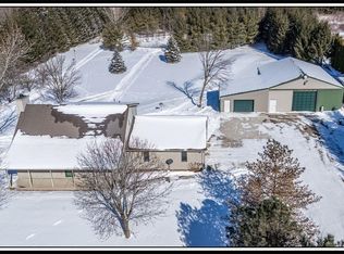 W6462 Midway Rd, Hortonville, WI 54944