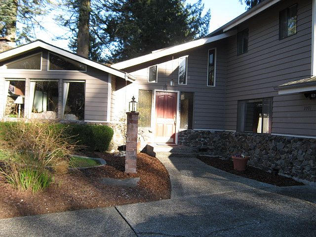 1st image of 2001 Centerwood Dr SE