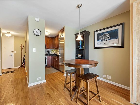 4th image of 2020 N Lincoln Park W APT 9L