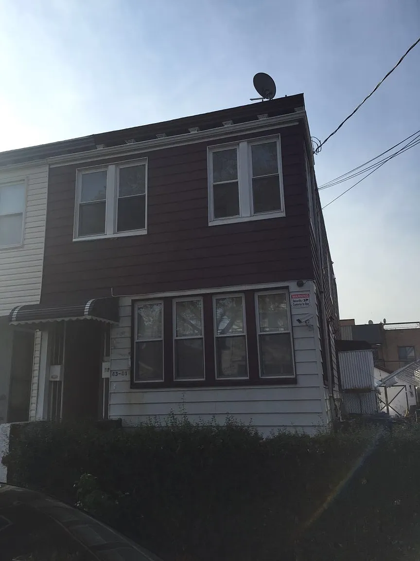 4344 163rd St photo 1
