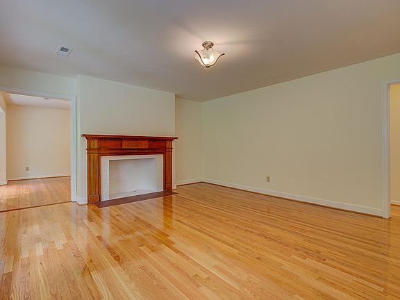 2nd image of 1808 Tucker Ln