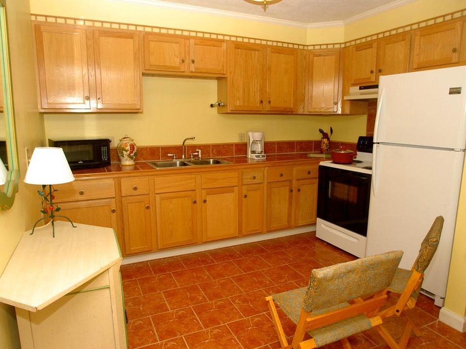 kITCHEN WITH ALL COOK SUPPLIES