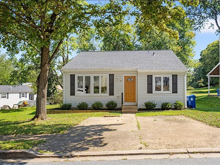 347 Kearney Dr — Photo 1