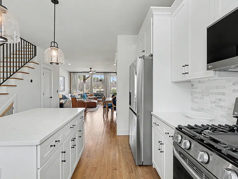 51 Cottonwood St — Photo 13