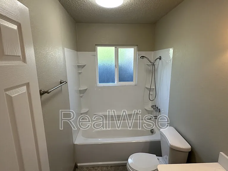 719 SW Bridge St — Photo 19