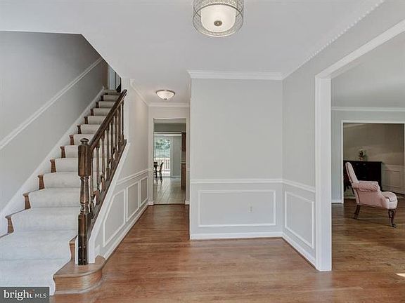 3rd image of 9906 Shady Cove Dr