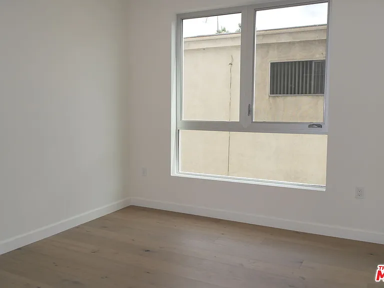 105 S Mariposa Ave #302 — Photo 13