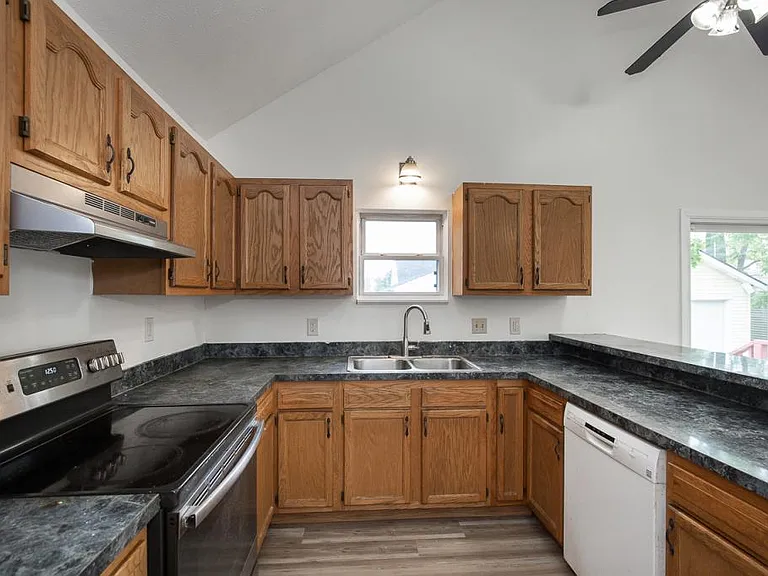18619 Arrowhead Ave — Photo 7