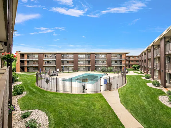 9608 W Higgins Rd APT 2C, Rosemont, IL 60018