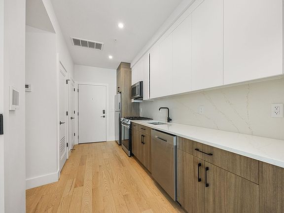 5th image of 10 Brinkerhoff St