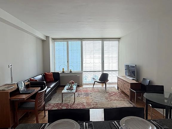 3rd image of 1510 Lexington Ave APT 6L