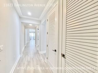 11823 Darlington Ave #202, Los Angeles, CA 90049