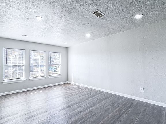 3rd image of 1906 Bogatto St
