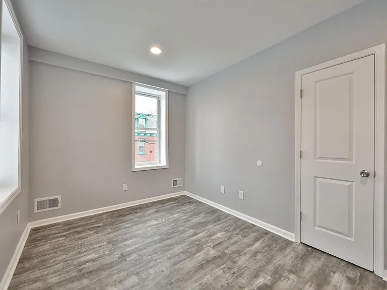 400 W Penn St #2 — Photo 13