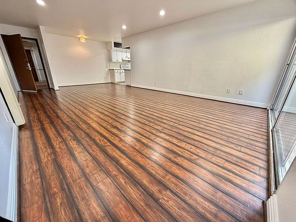 4th image of 432 11th St APT 1