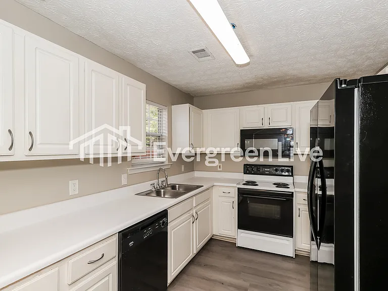 947 Windwood Ct — Photo 8