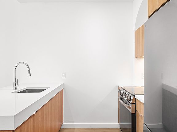 2nd image of 151 S Elliott Pl #1C
