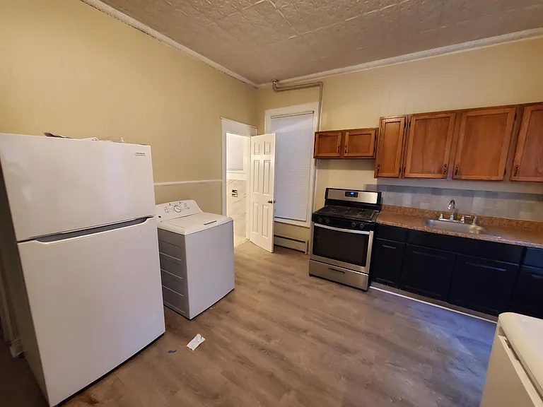 157 6th Ave #1R — Photo 7