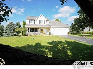 9869 Fairfax Dr, Pinckney, MI 48169