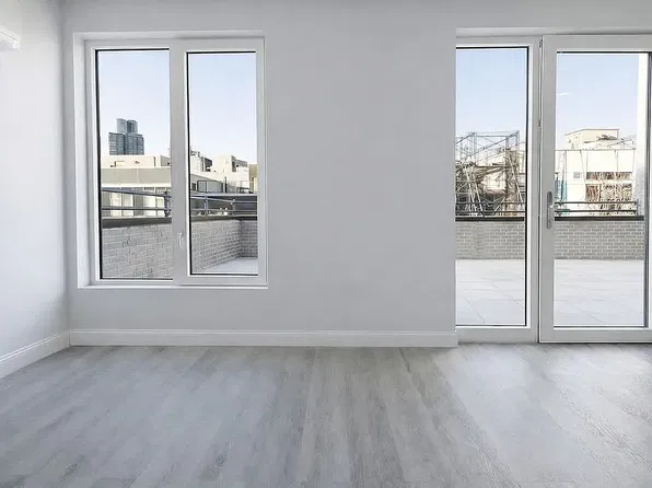 142 Huron St, Brooklyn, NY