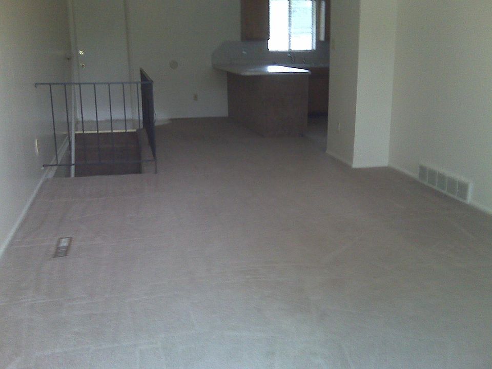 2nd image of 856 N Main St